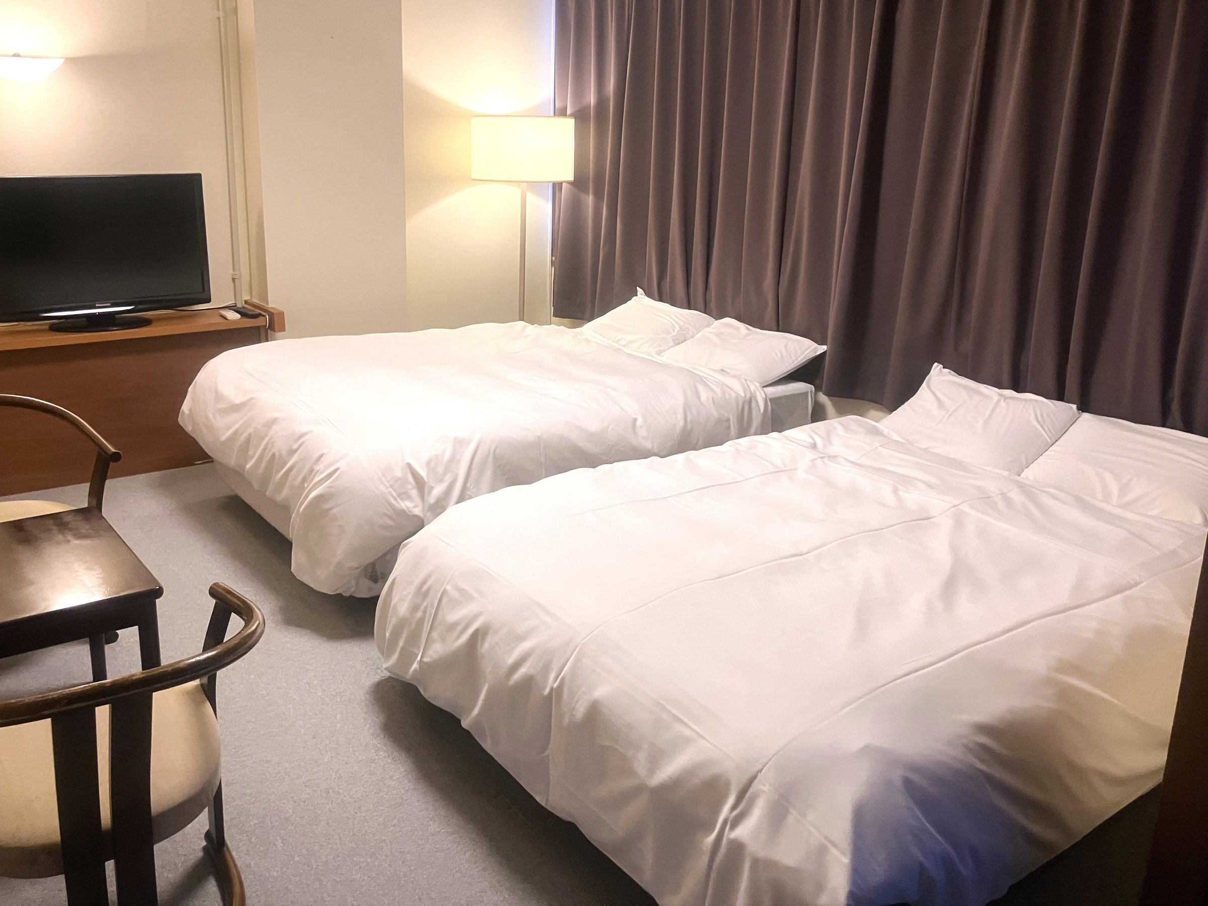 �x�b�h���[���Ƀ_�u���x�b�h���Q��ݒu�B�L�X�Ƃ����X�y�V�������[��