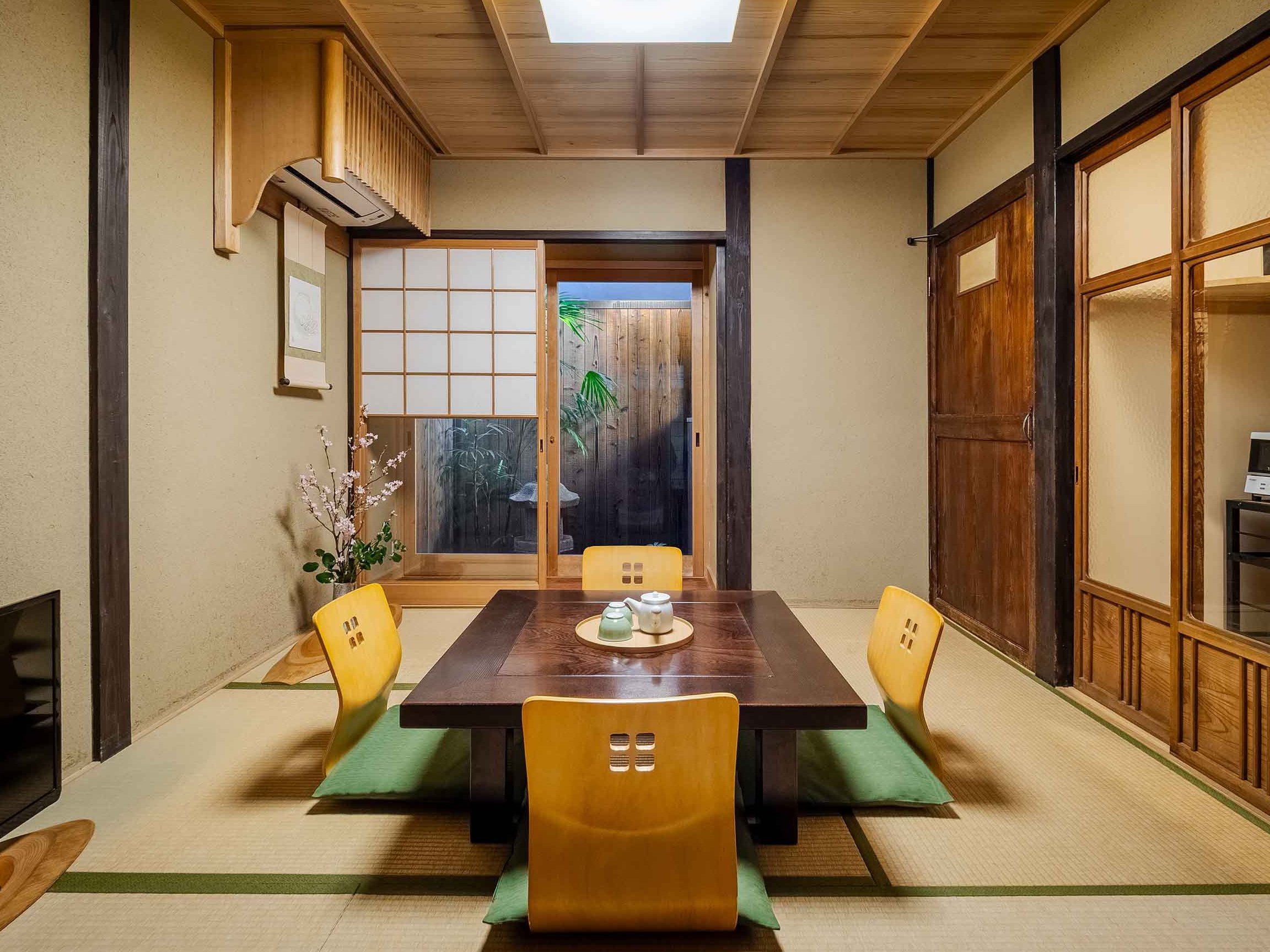 �w�A�O�A�����̖؍ނ��ӂ񂾂�Ɏg��ꂽ���ԁB�؂̂ʂ�����ɕ�܂�ĐS���a�܂���܂��B