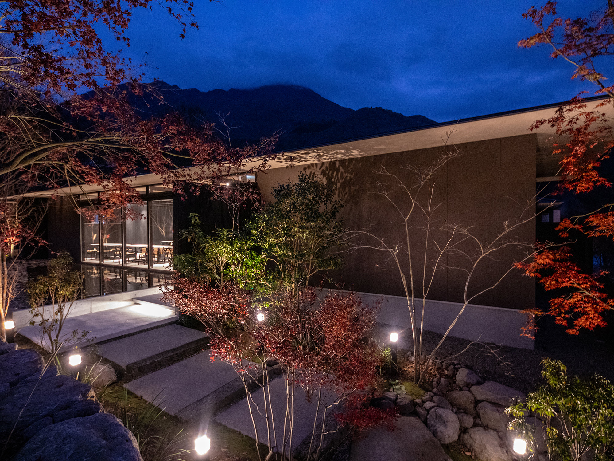 Exterior view. �ו��܂Ōv�Z���ꂽ�A�������ꂽ�O��