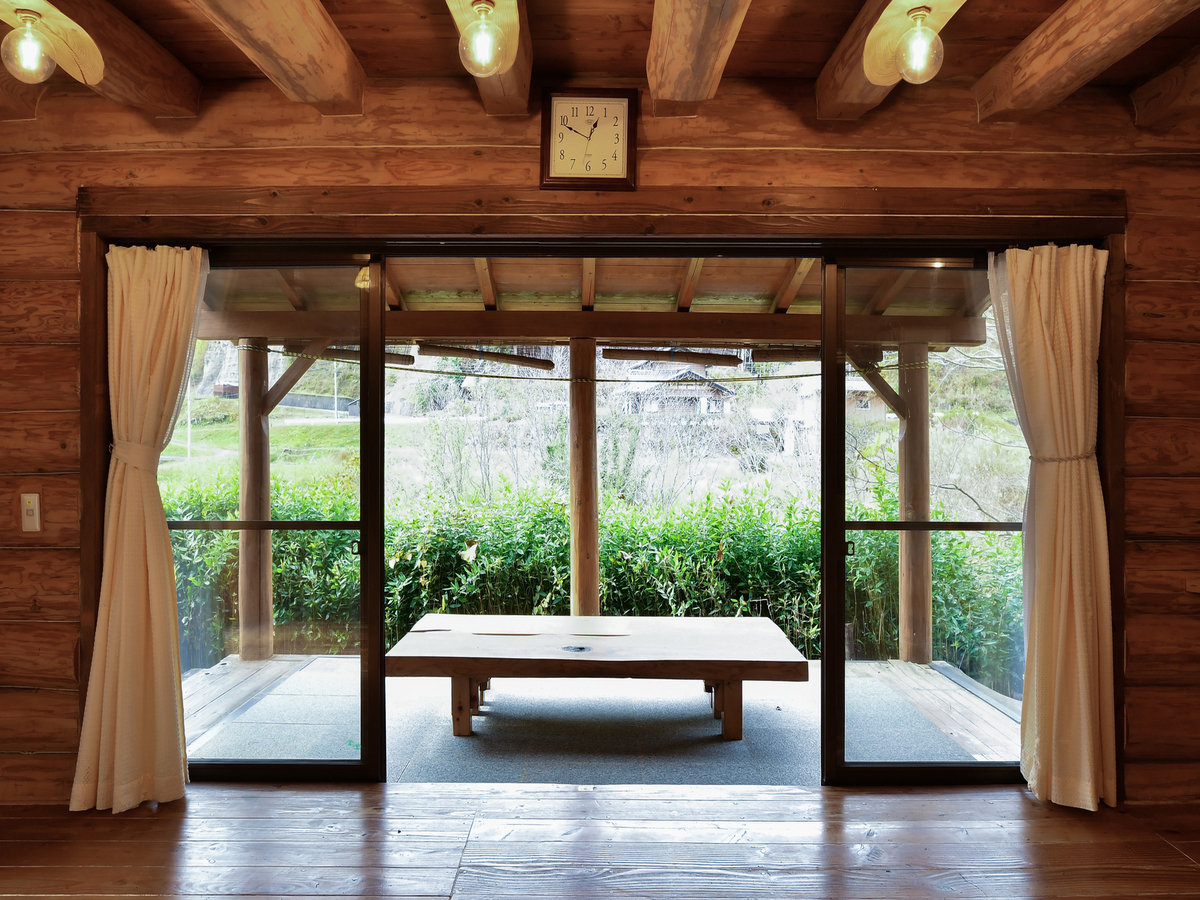 ���O�n�E�X�i����������̕��i�j