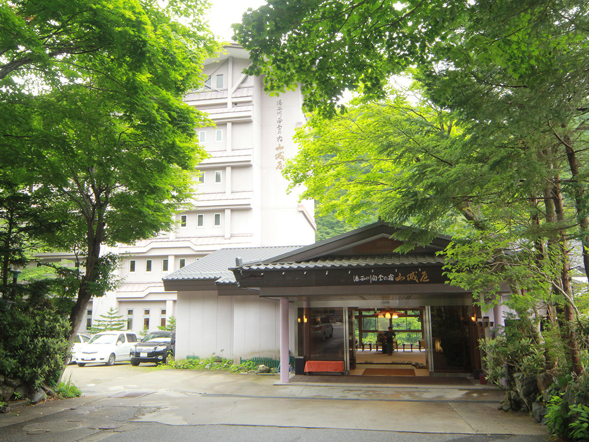 #�O�ρ@�l�G�܁X�̌i�F�������铒���쉷��