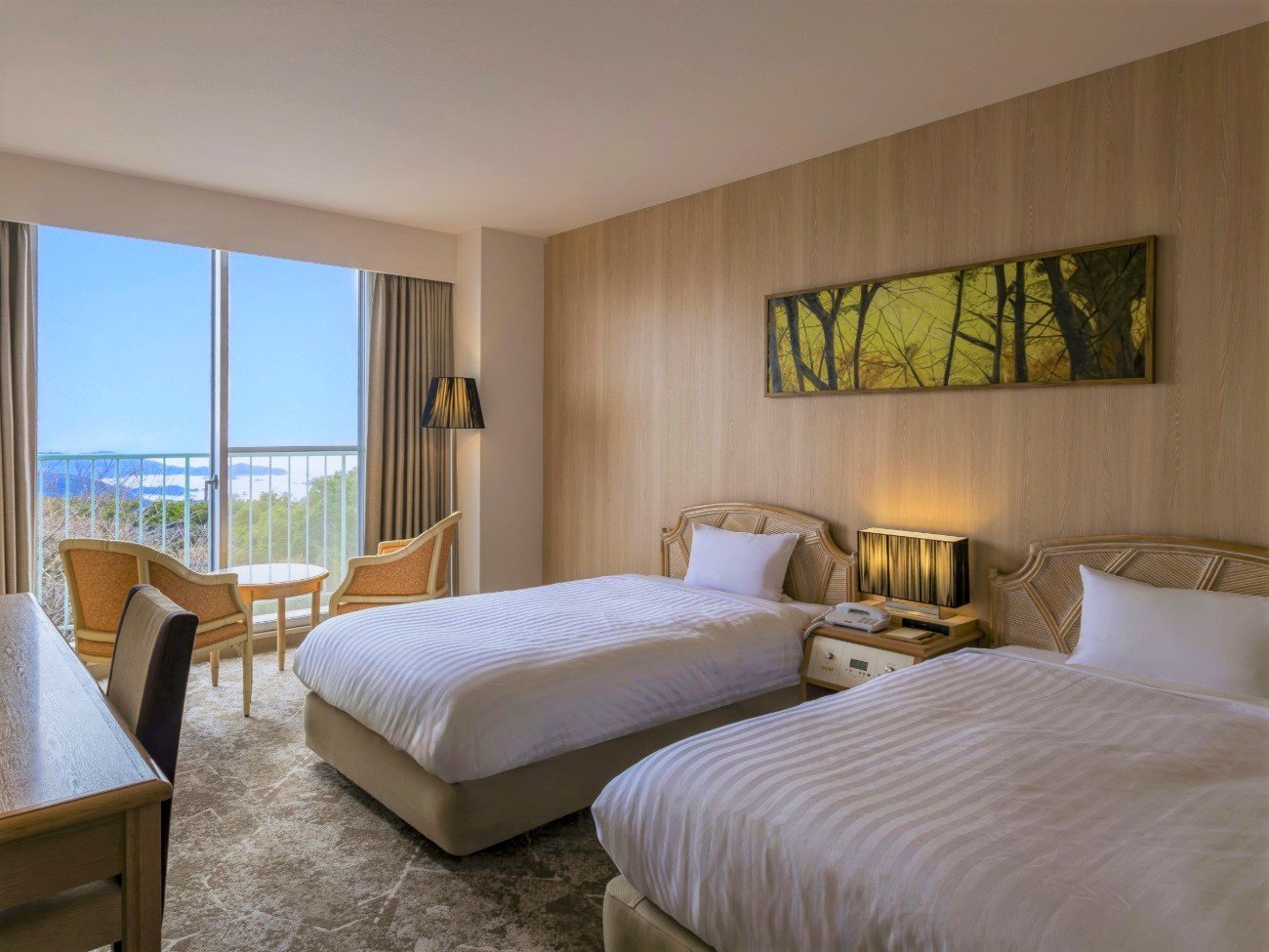 �y2025�N���j���[�A���z�I�[�V�����r���[�c�C�����[��