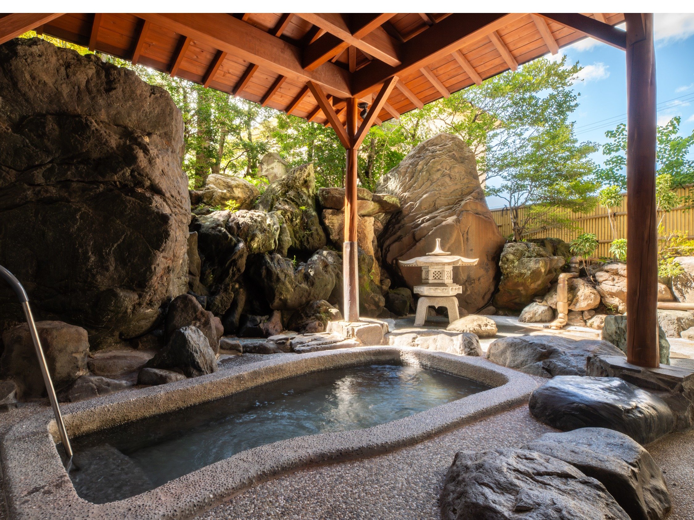 jiIVCj傫ȊɈ͂܂ꂽ͂IVCB