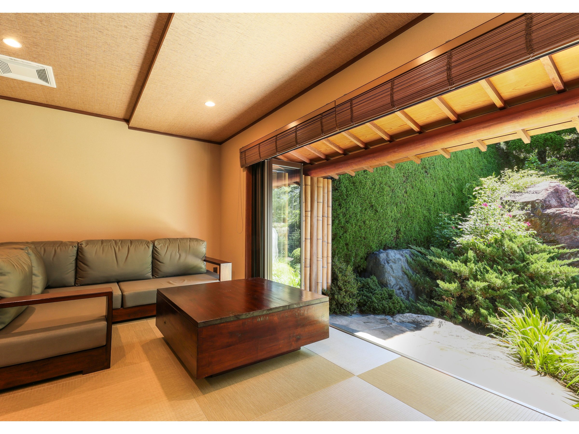 The ONE�u�͂��v�_�C�j���O