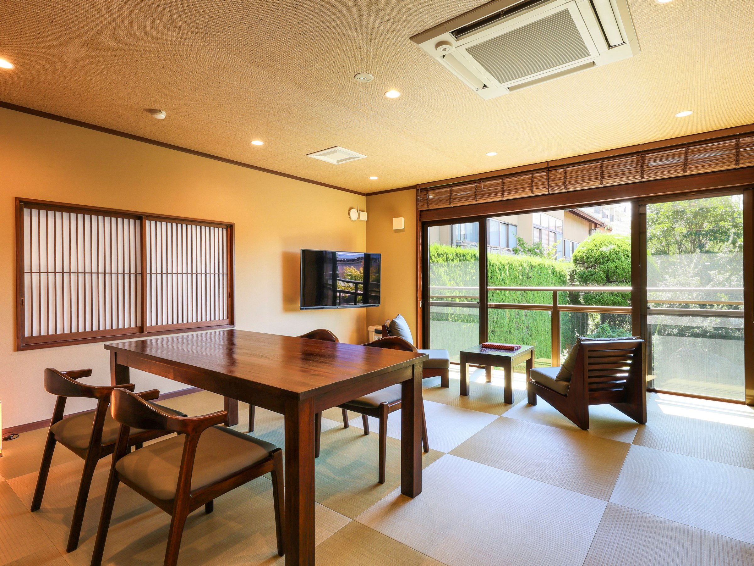 The ONE�u�ڂ���v�_�C�j���O