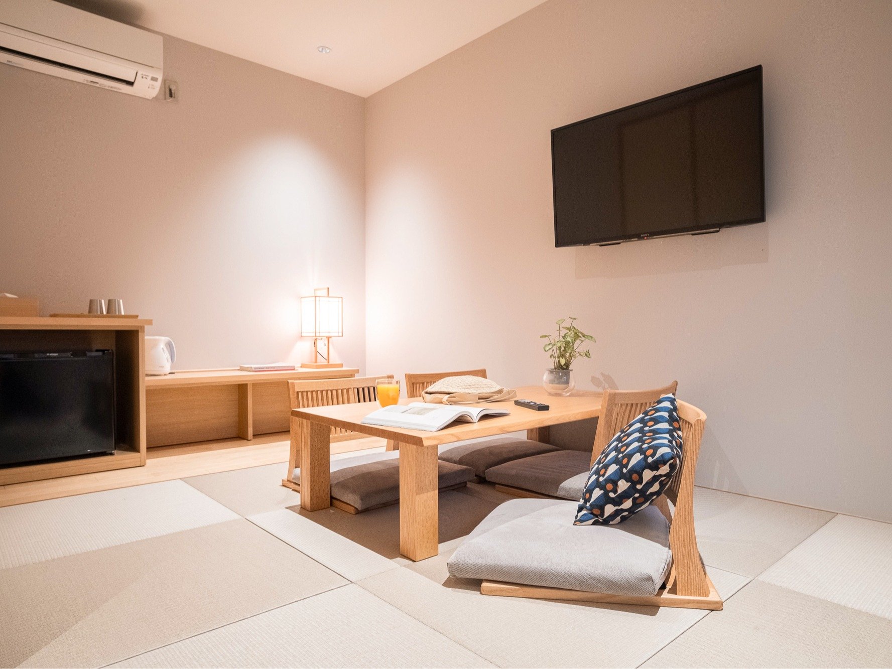 Tatami 40D (։)