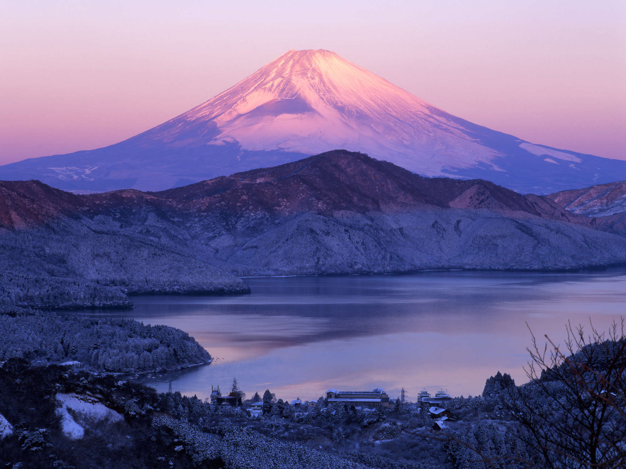 �y���ӊό��z�~�͈�ԕx�m�R���Y��Ɍ����鎞���B��ώR����̒���