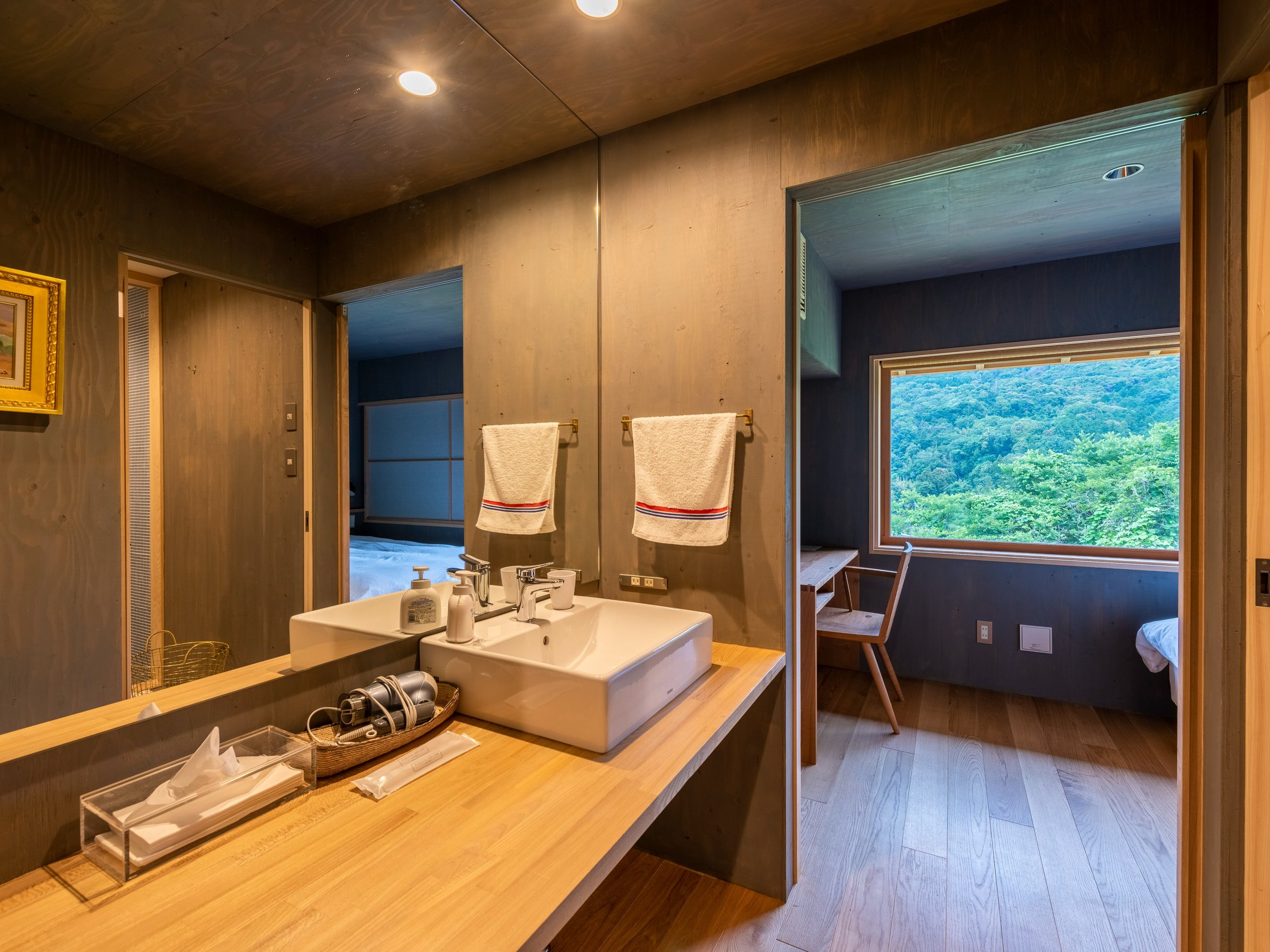 傫ȈꖇhbT[R[i[@ɂăfUCقȂꍇ܂B