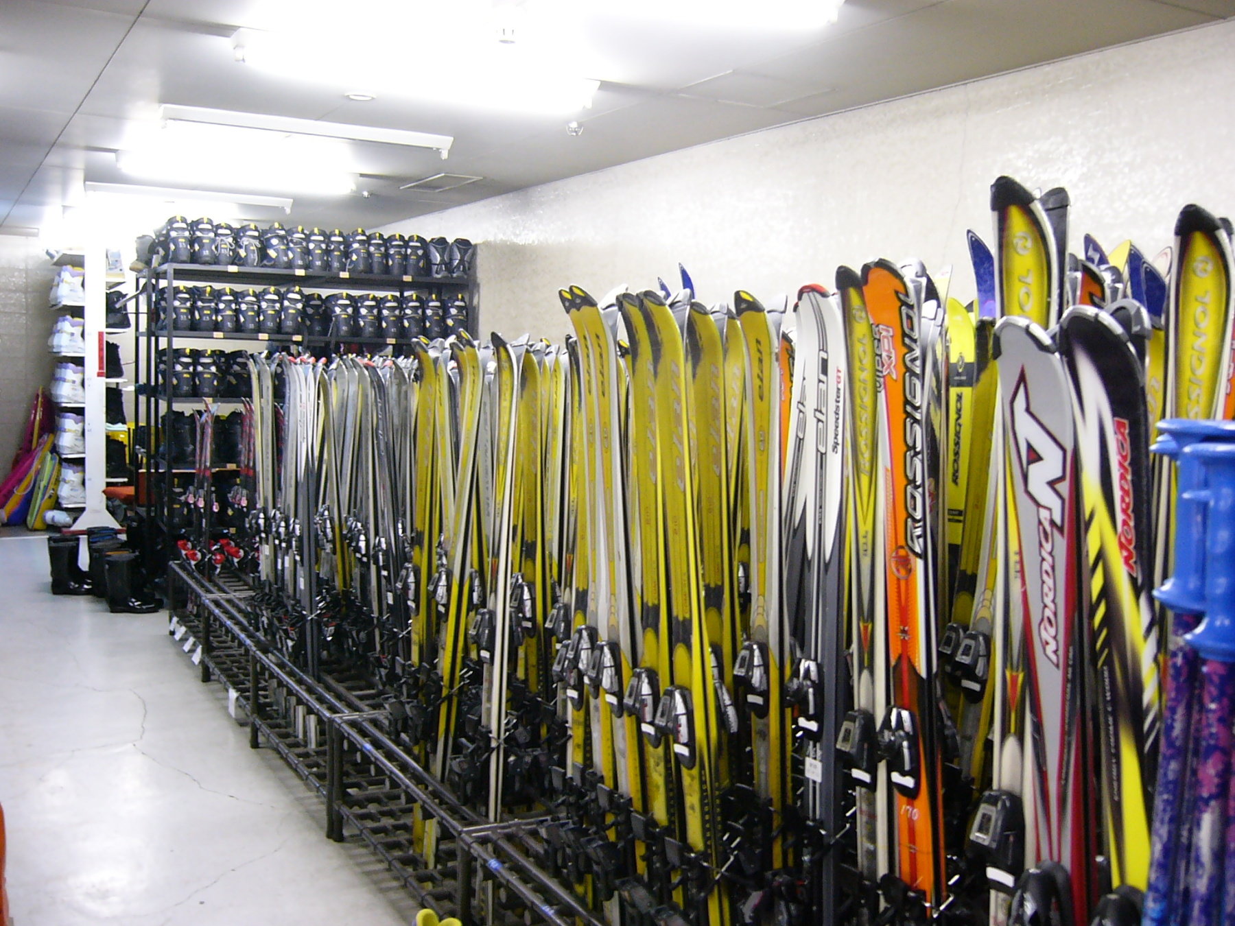 �y�ٓ��{�݁z1�K�w�����^�����x�X�L�[���X�m�[�{�[�h�A�E�F�A�[�A�����e���葵���B���~�G�̂�