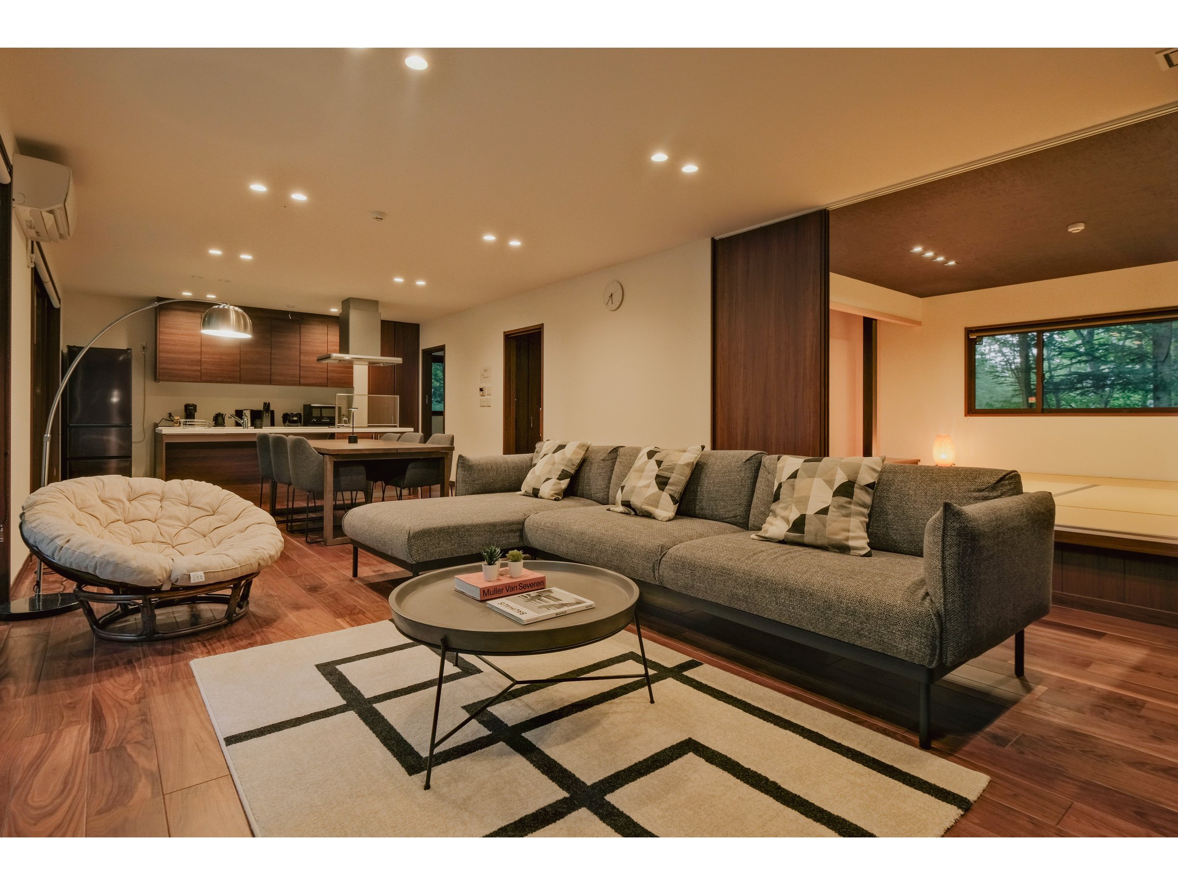 ���r���O�G���A