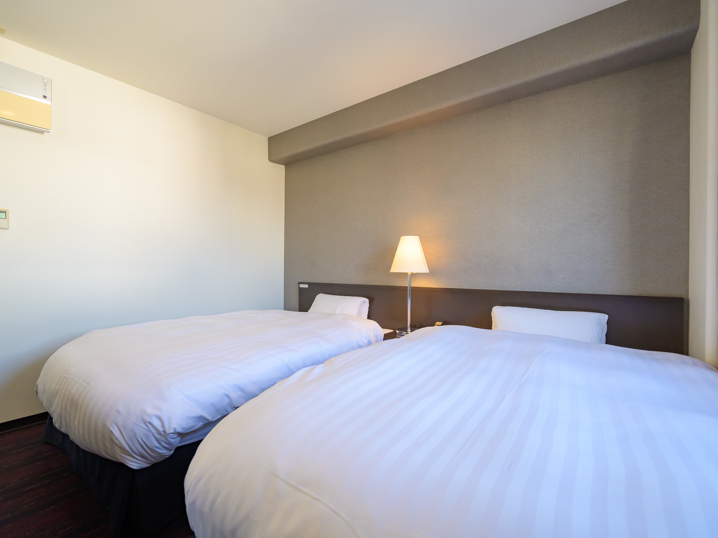 �y�c�C���X�^���_�[�h�z