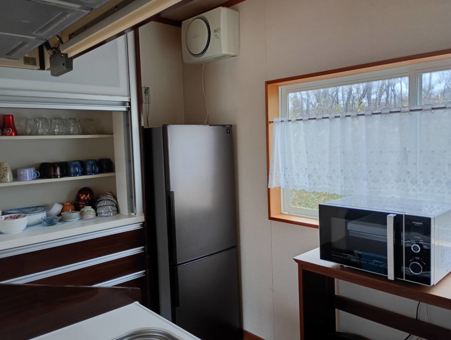 �L�b�`���ɂ͓d�q�����W��H��Ⓚ�①�ɁE�������ȂǊ����B�|�b�g������̂ł��q�l�̃~���N�����S�I