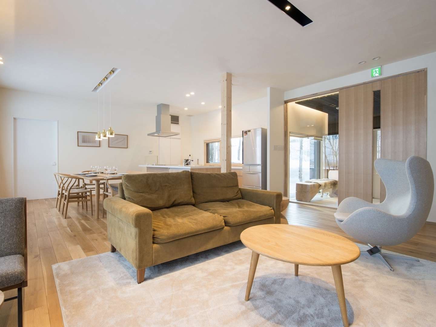 ���r���O