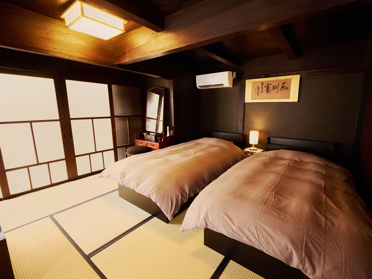 �E�y�Ղ̊�/���E�x�b�g�z������͒��ڃe���X�ւƑ����Ă���A��͐��X�𒭂߂��܂�