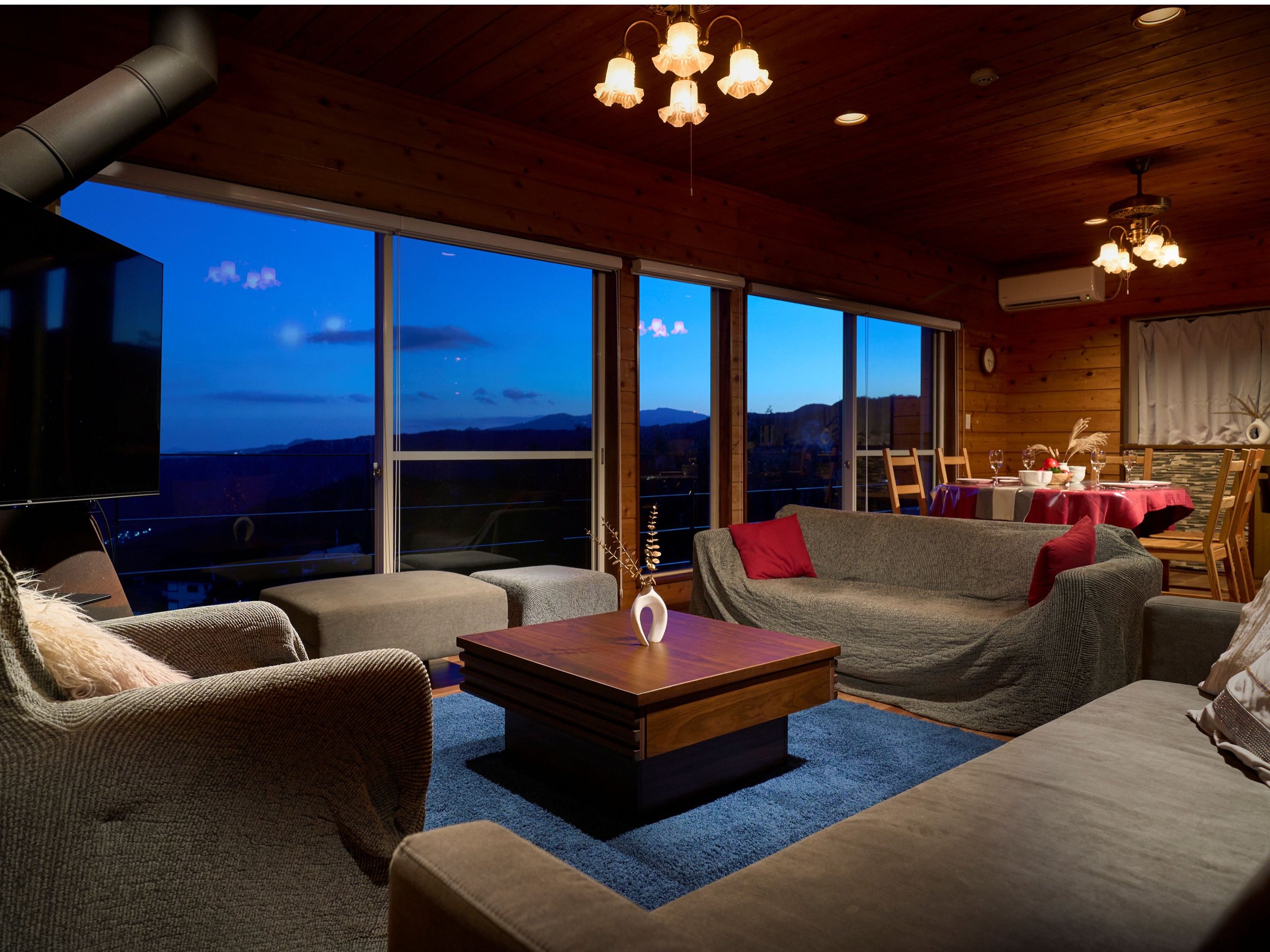 �y���r���O�z�����������Ɩ��Ɩ؂̉�����ɕ�܂ꂽ���r���O�ŁA�������Ƃ������Ԃ��߂����܂��B