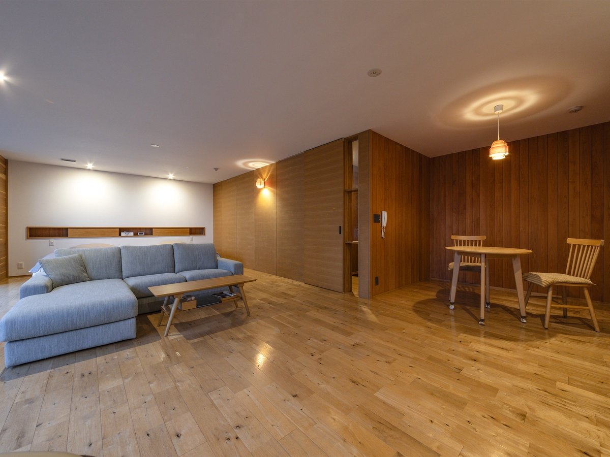 �E�y���������/2�K�z������芰����\�t�@�̂ق��A�e�[�u���ƈ֎q���������܂�