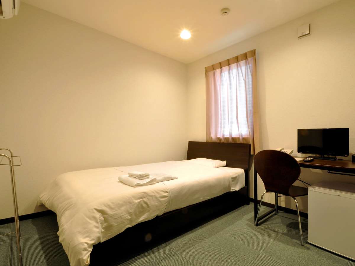 �y�Z�~�_�u�����[���z1���l��p�̃Z�~�_�u�����[���B�����L�߂̃x�b�h�ł������Ƃ����났���������B