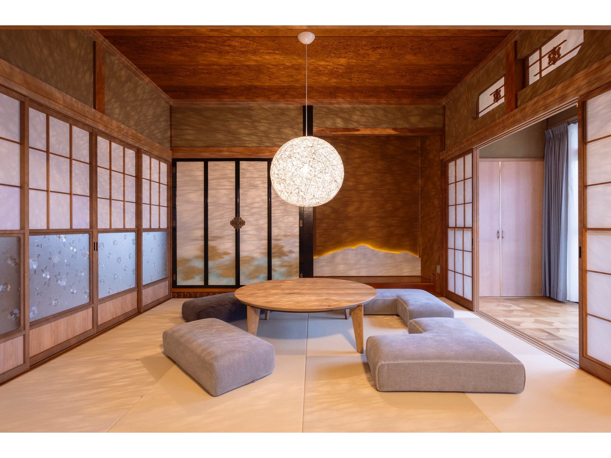 �L�Z�c�y���r���O���[���@�~�z�傫�ȃ��C�g�Ɩ����R���f�U�C���������C�g�������I�ȃ��r���O���[���ł��B