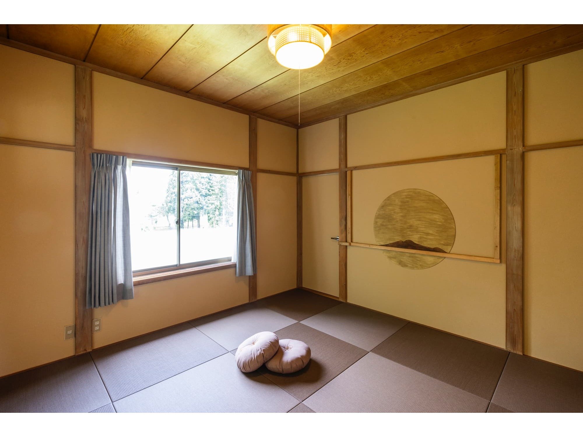 �L�Z�c�y�x�b�h���[���@�H�z����ɕ����ԁA�H�F�ɐ��܂��������R��\�������ǖʂ̂���x�b�h���[���ł��B