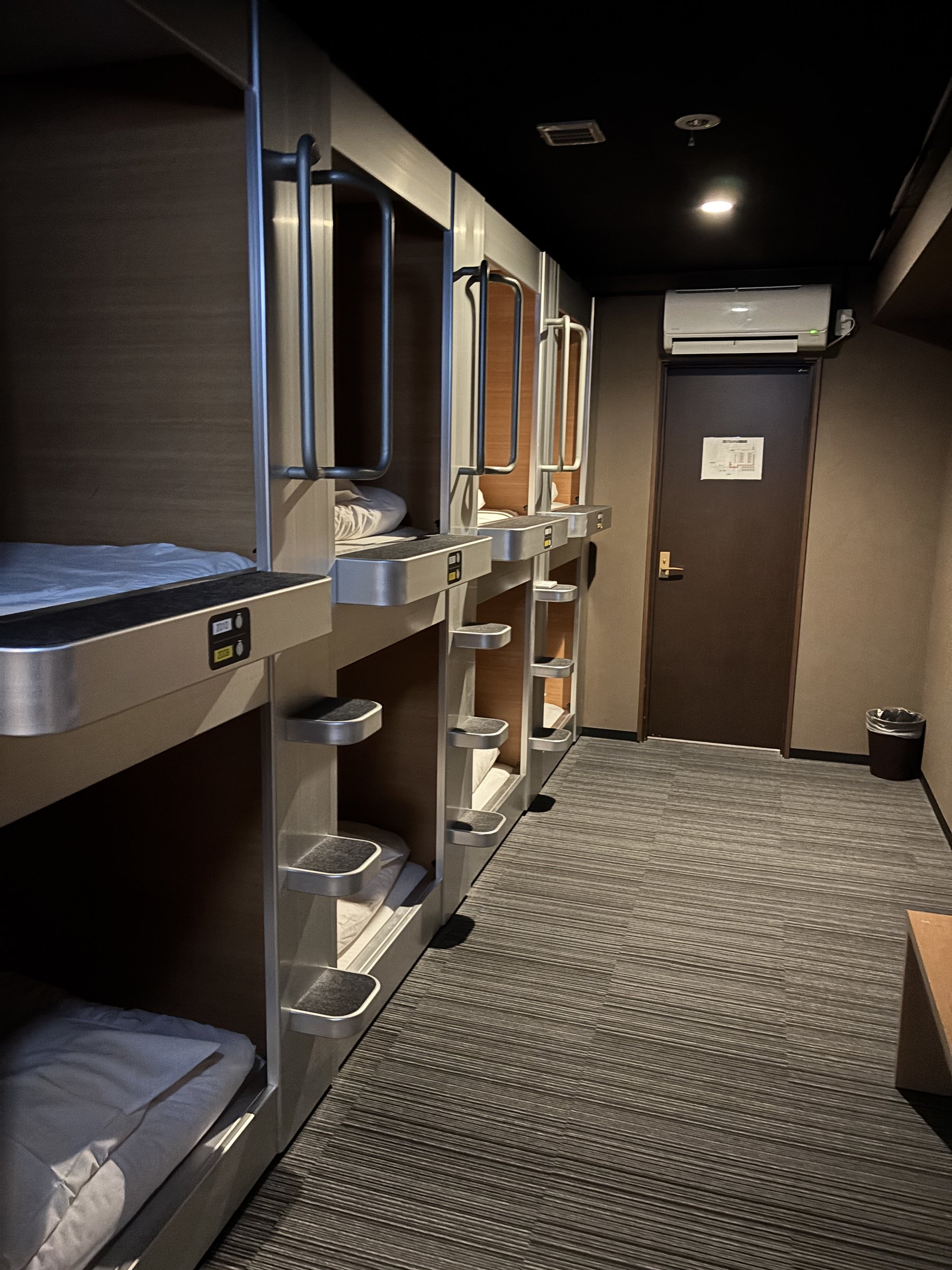 �j����p�J�v�Z���q�����x�b�h���[���������ɂ͎Ռ��J�[�e�������낹�܂�