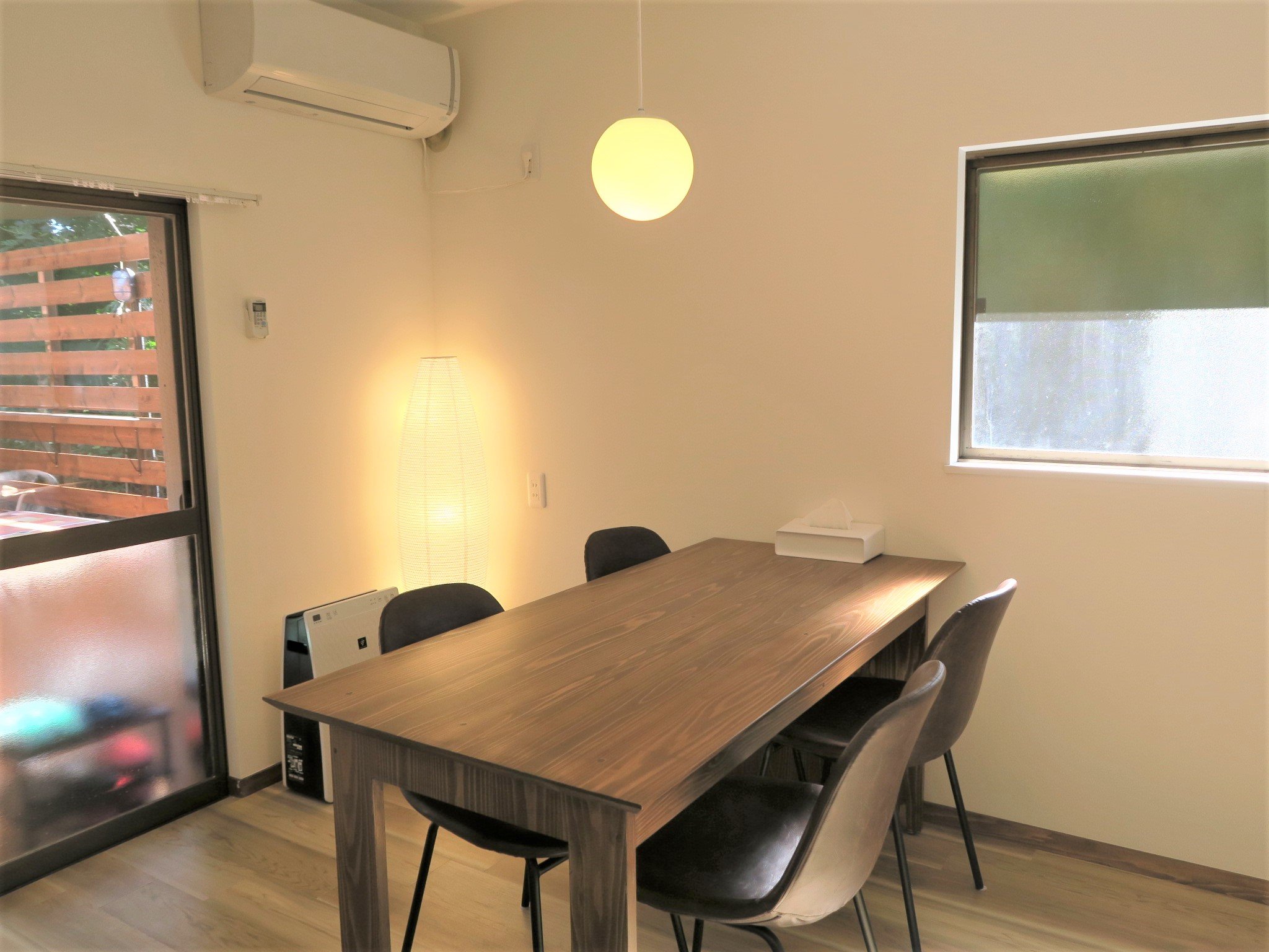 ���r���O