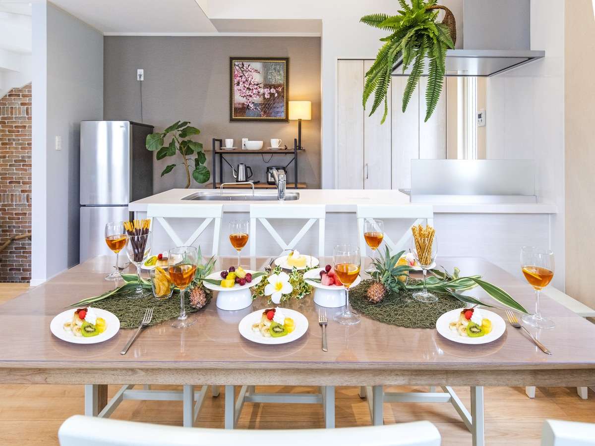 �_�C�j���O�e�[�u��