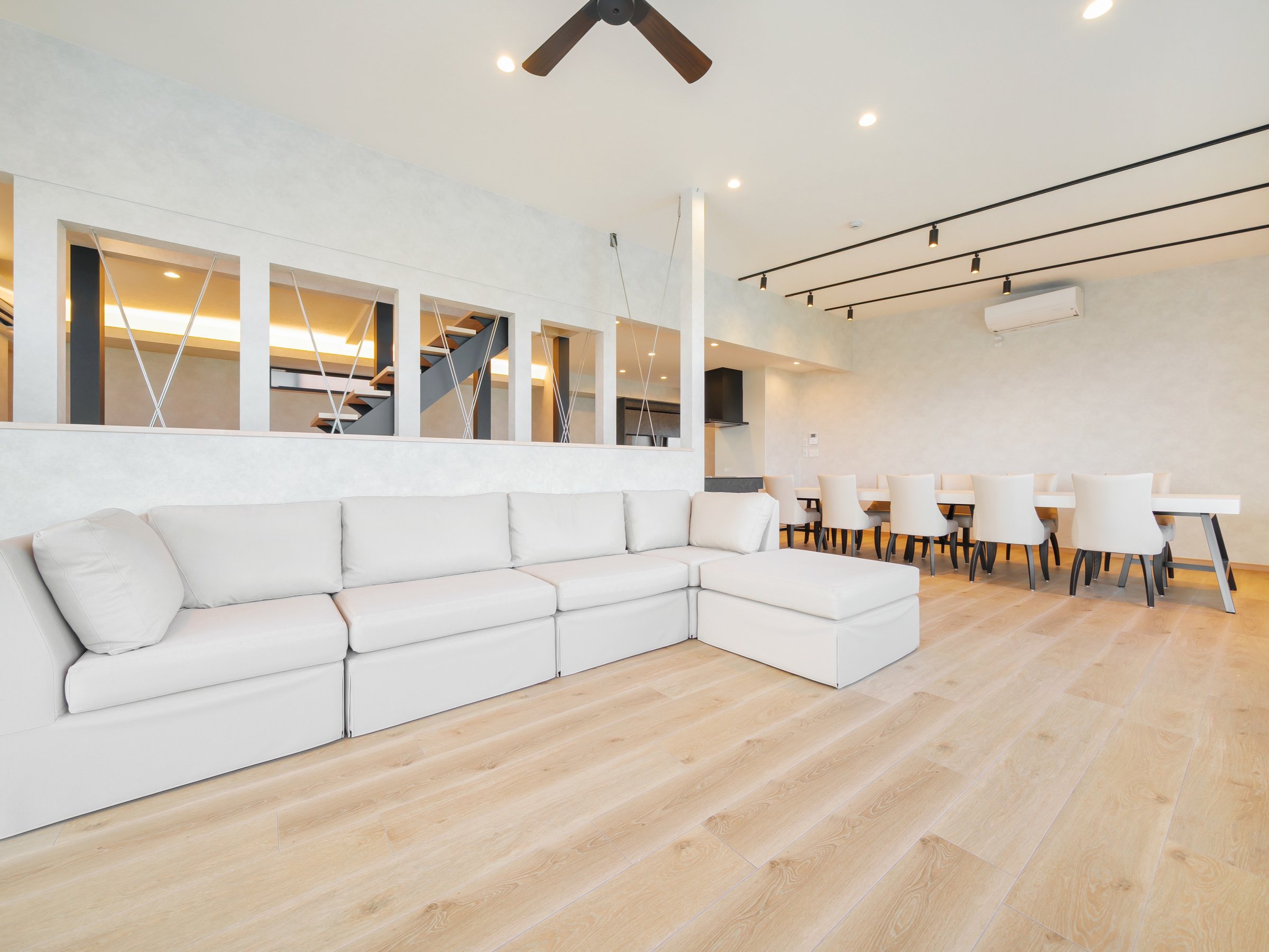 ���r���O