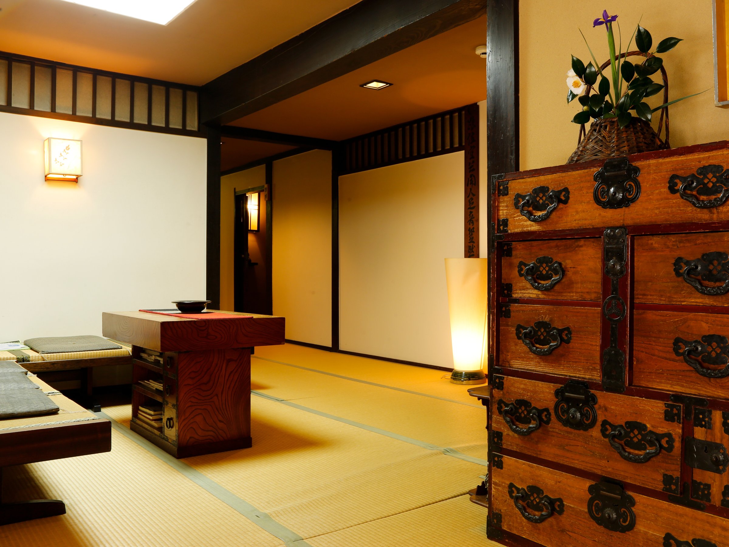 �����𗣂�A���₩�Ȏ�������郍�r�[�ɂĂ��}���������܂��B