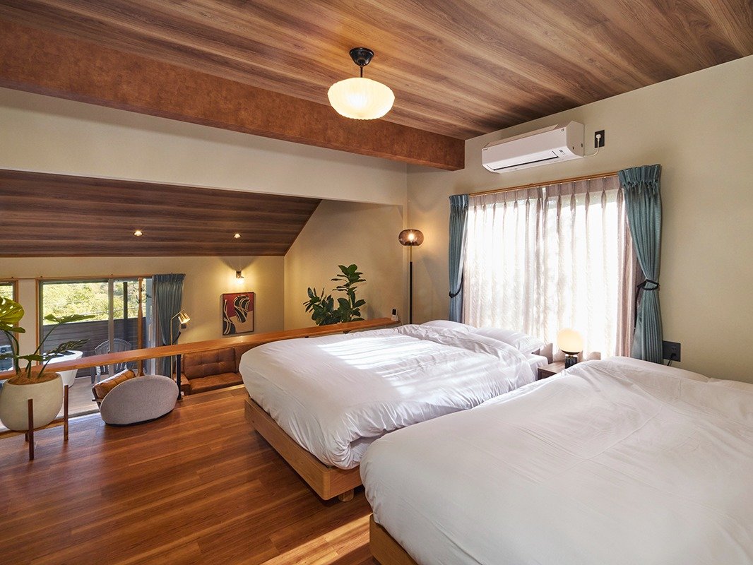 �x�b�h���[��