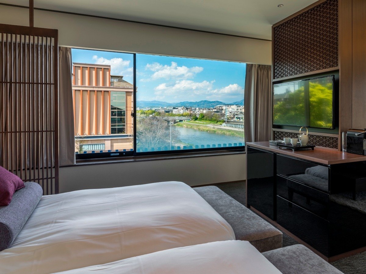 �y����X�C�[�g�i47.6�u�`57.6�u)�z����̌i�F���ґ�Ɋ��\���Ă��������܂�