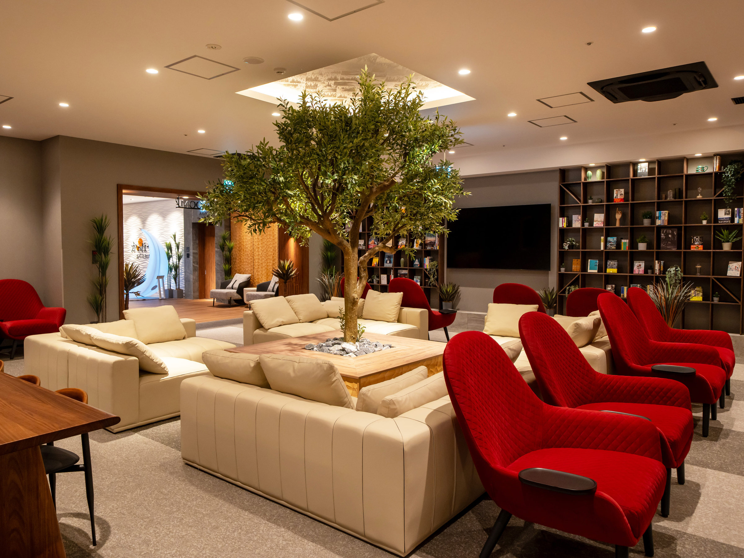 ���h���̂��q�l�����R�ɂ����p���������郉�E���W�X�y�[�X�B���났�̎��Ԃ����߂������������B