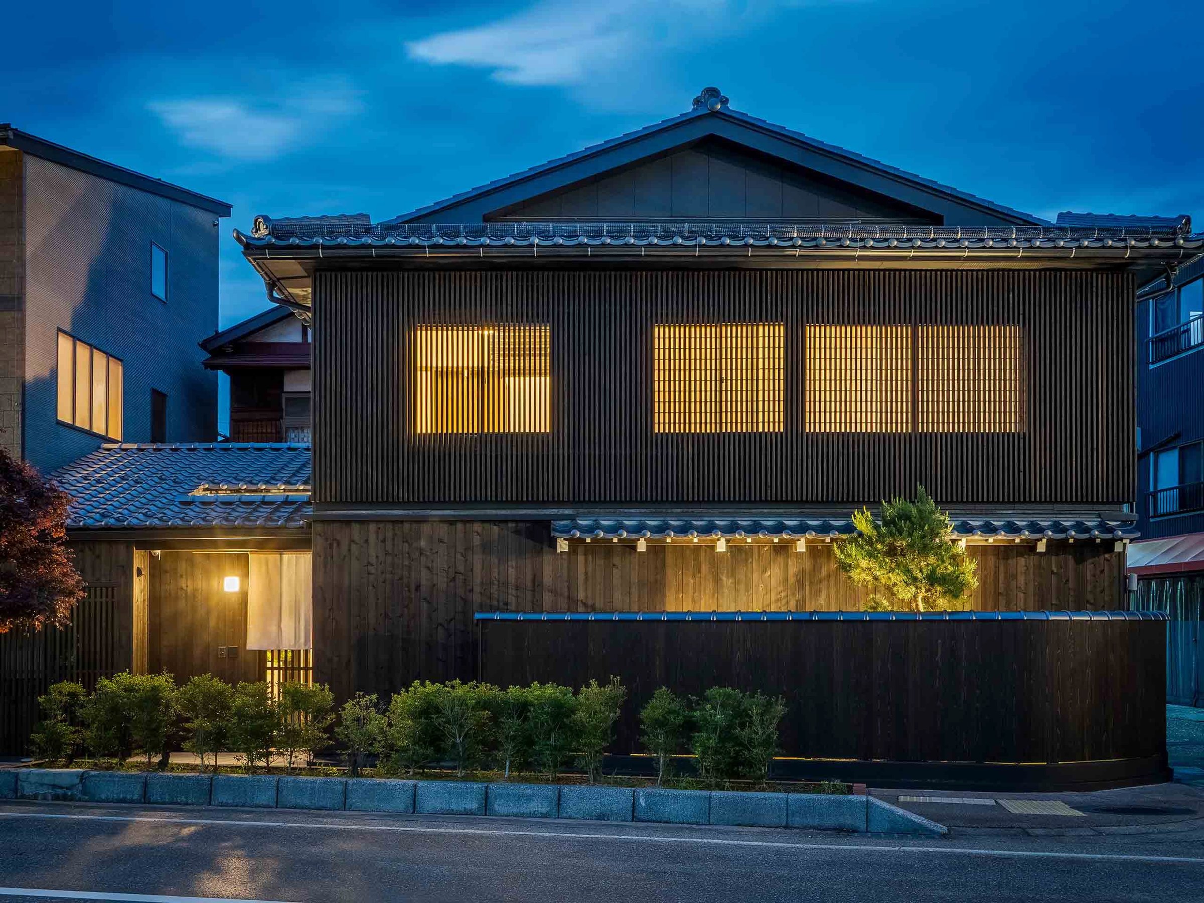 ˍRY̐SʂɔzAؖڂƊiq̒ۗOρB