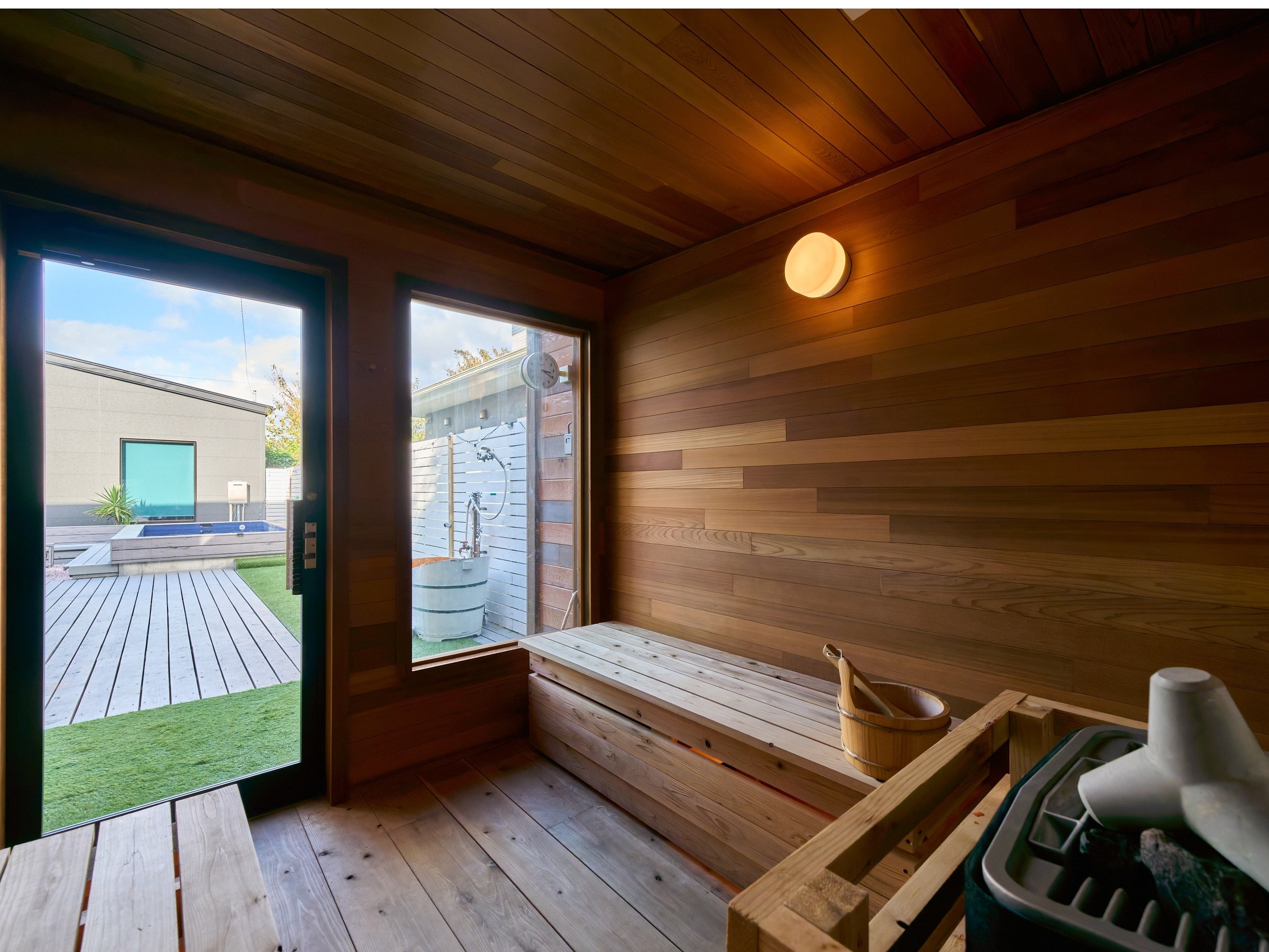 5�l�����Ă��]�T�̖{�i�I�T�E�i