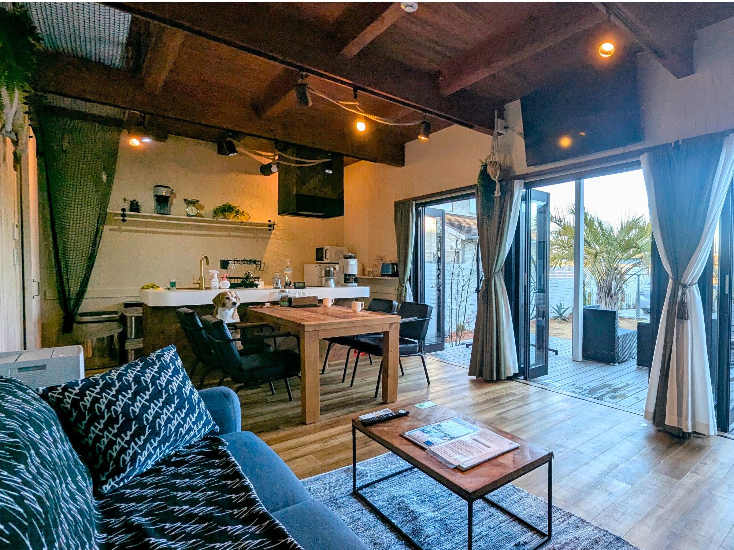 �{�ف@�L�X�Ƃ������r���O����͒�𔲂��čX�ɖڂ̑O�̐�����邱�Ƃ��ł��܂��B