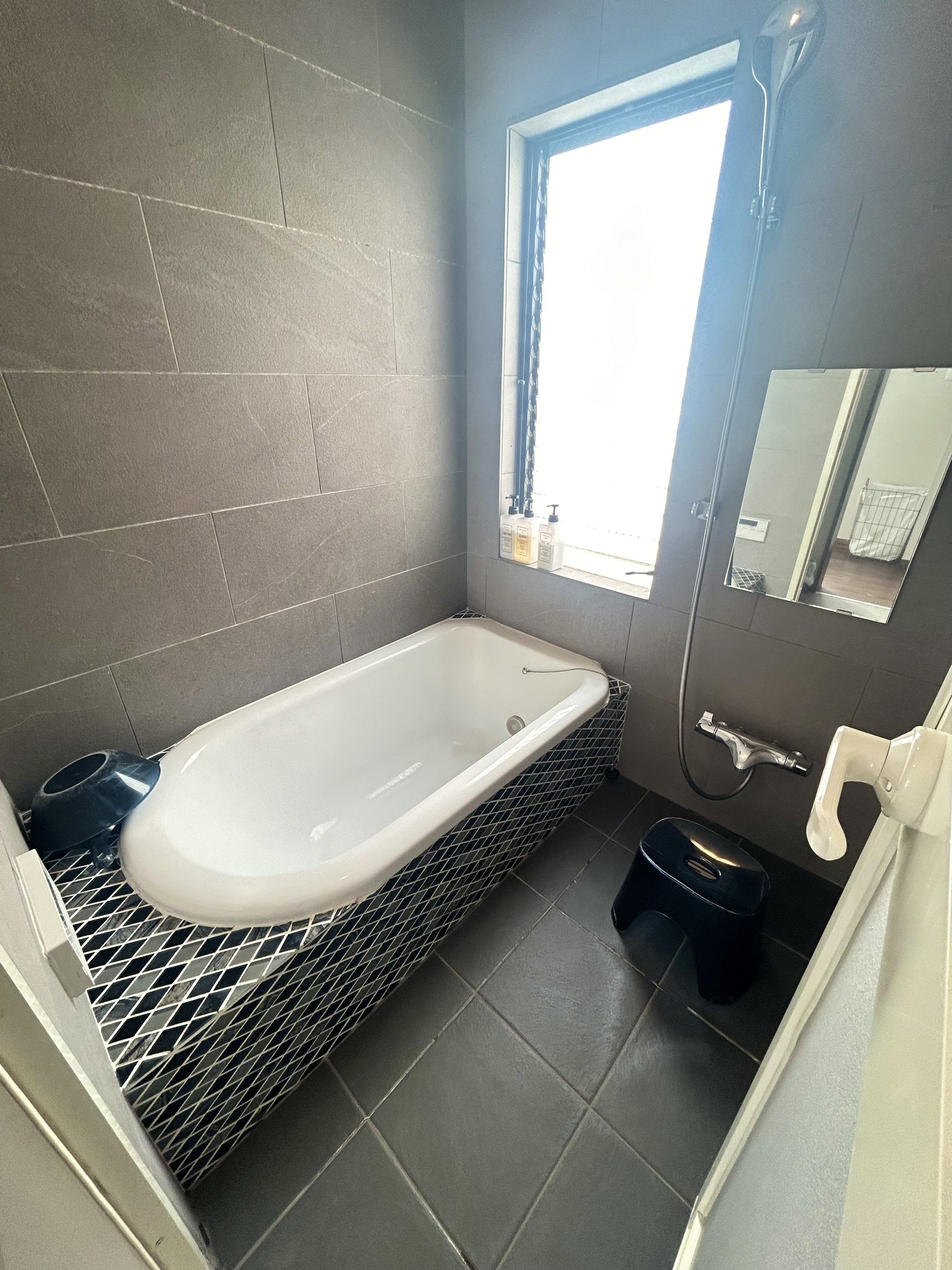 �o�X���[��