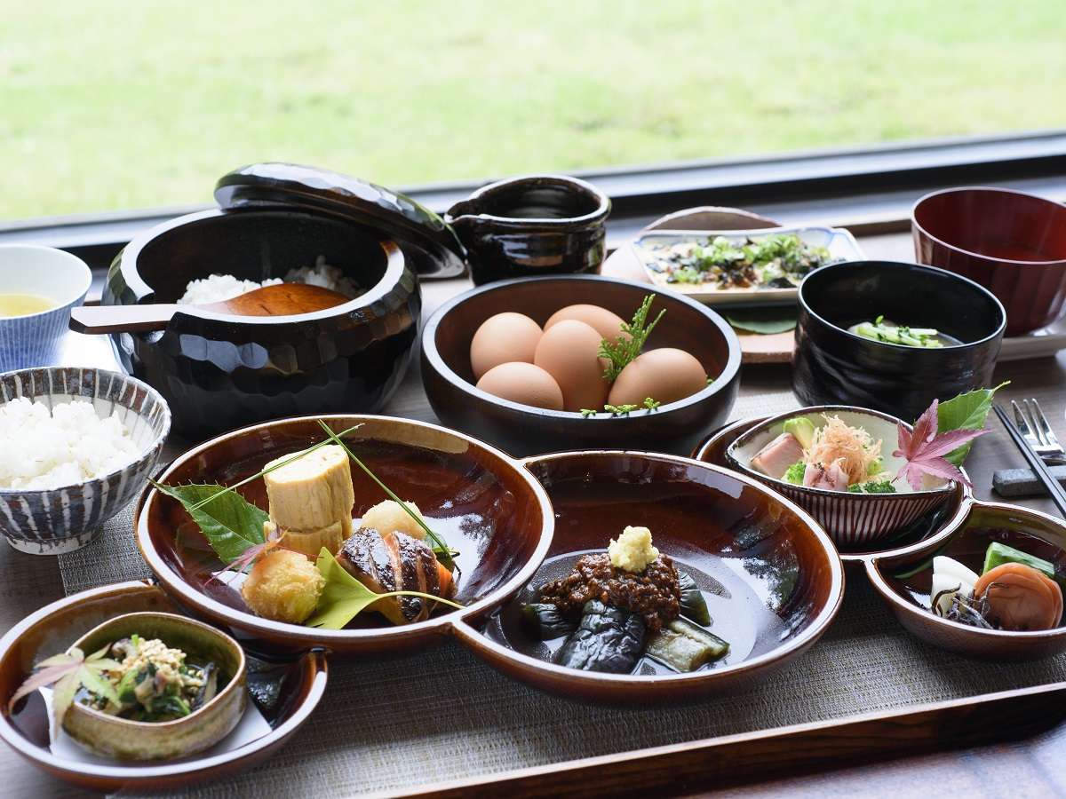 竃炊きのご飯や地域の料理を楽しむふふ 河口湖の和朝食（じゃらんnet掲載画像）