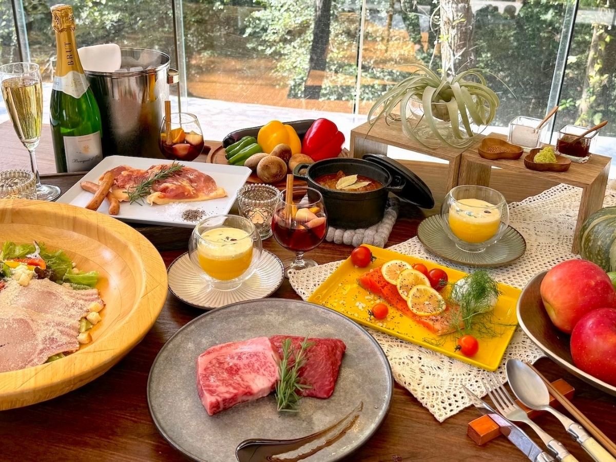 BBQ�\�����G���R�S�����ďC�u�G�߂�BBQ�v�B�{�̖��o�������ɏĂ��グ��A�ɏ��BBQ�f�B�i�[�B