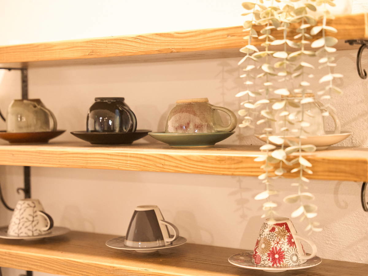 �������̃C���e���A�̐��X