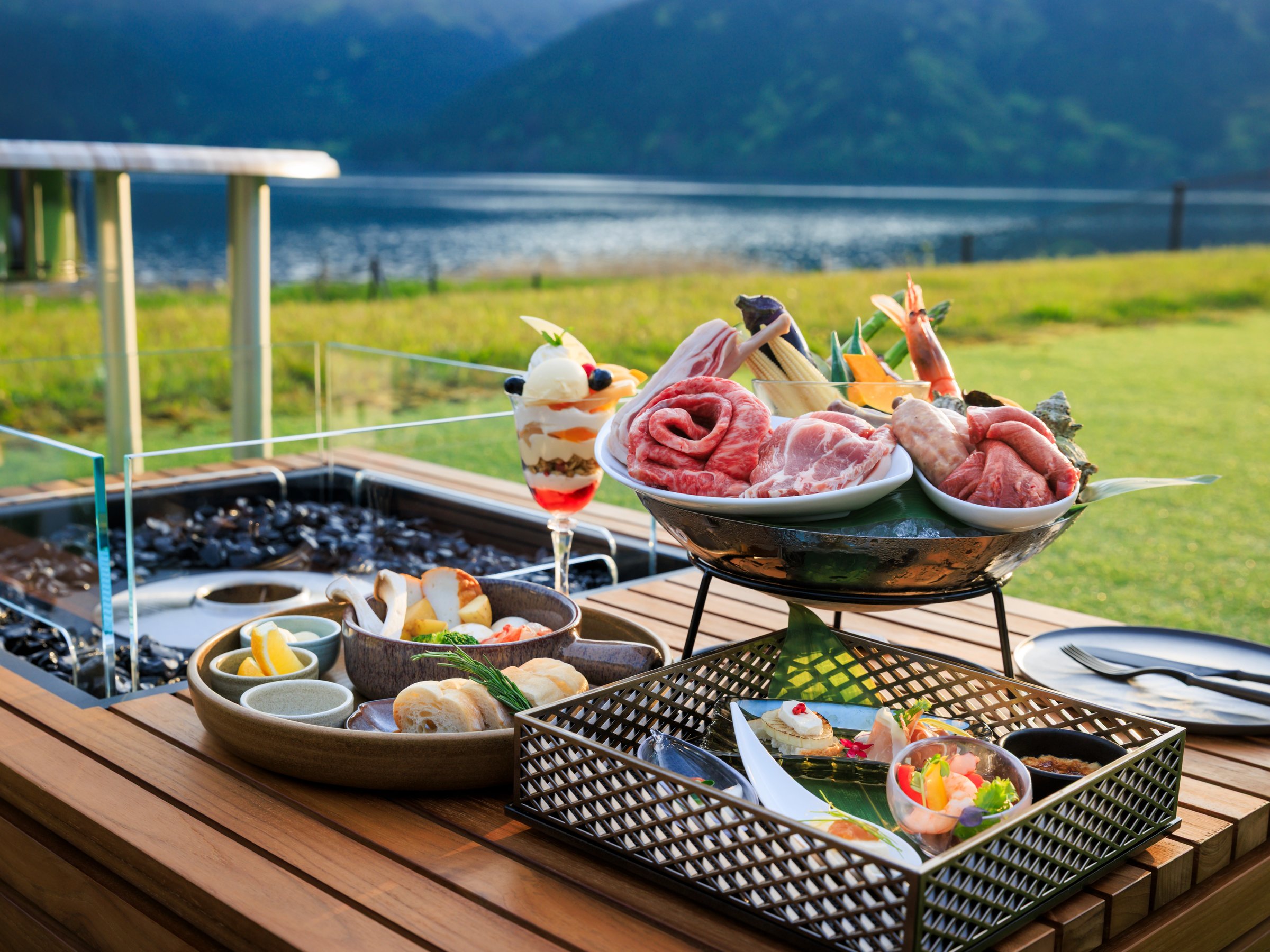 yċGzwBBQ by the lakexΔȂ̃o[xL[