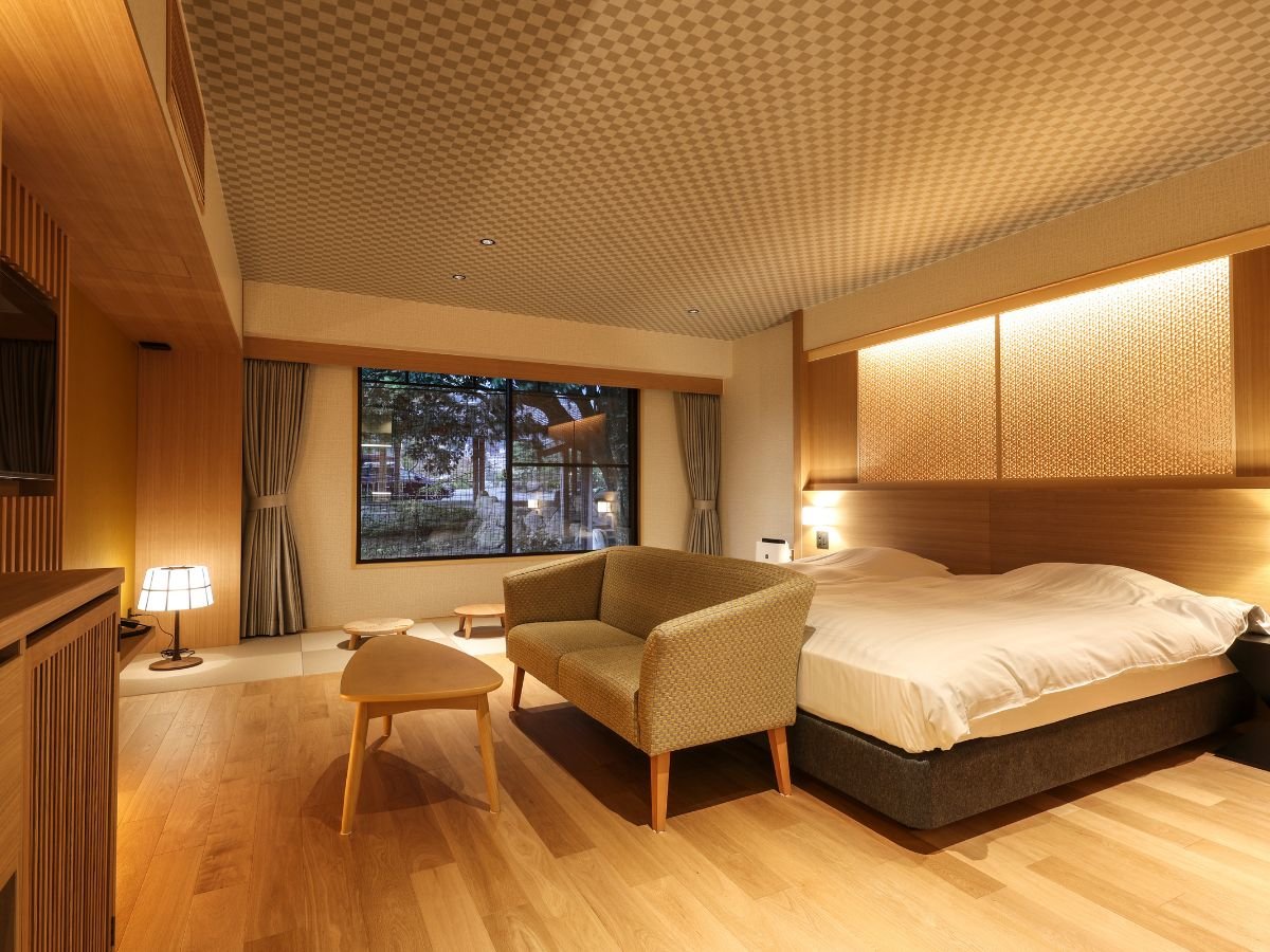 2023N10j[AB a̓`ƌWpj[YE_ȘamB