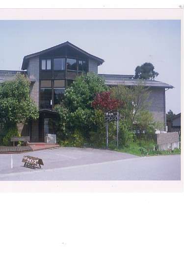 �ȃo�X��O�̃E�C���Y�O�i