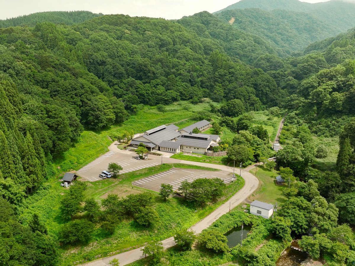*外観/四季の山里に包まれた寛ぎの宿で心安らぐひとときを。
