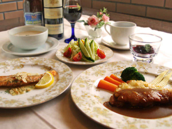 �X�^���_�[�h�R�[�X�B���C���̓|�[�N�̃`�[�Y�O�����B