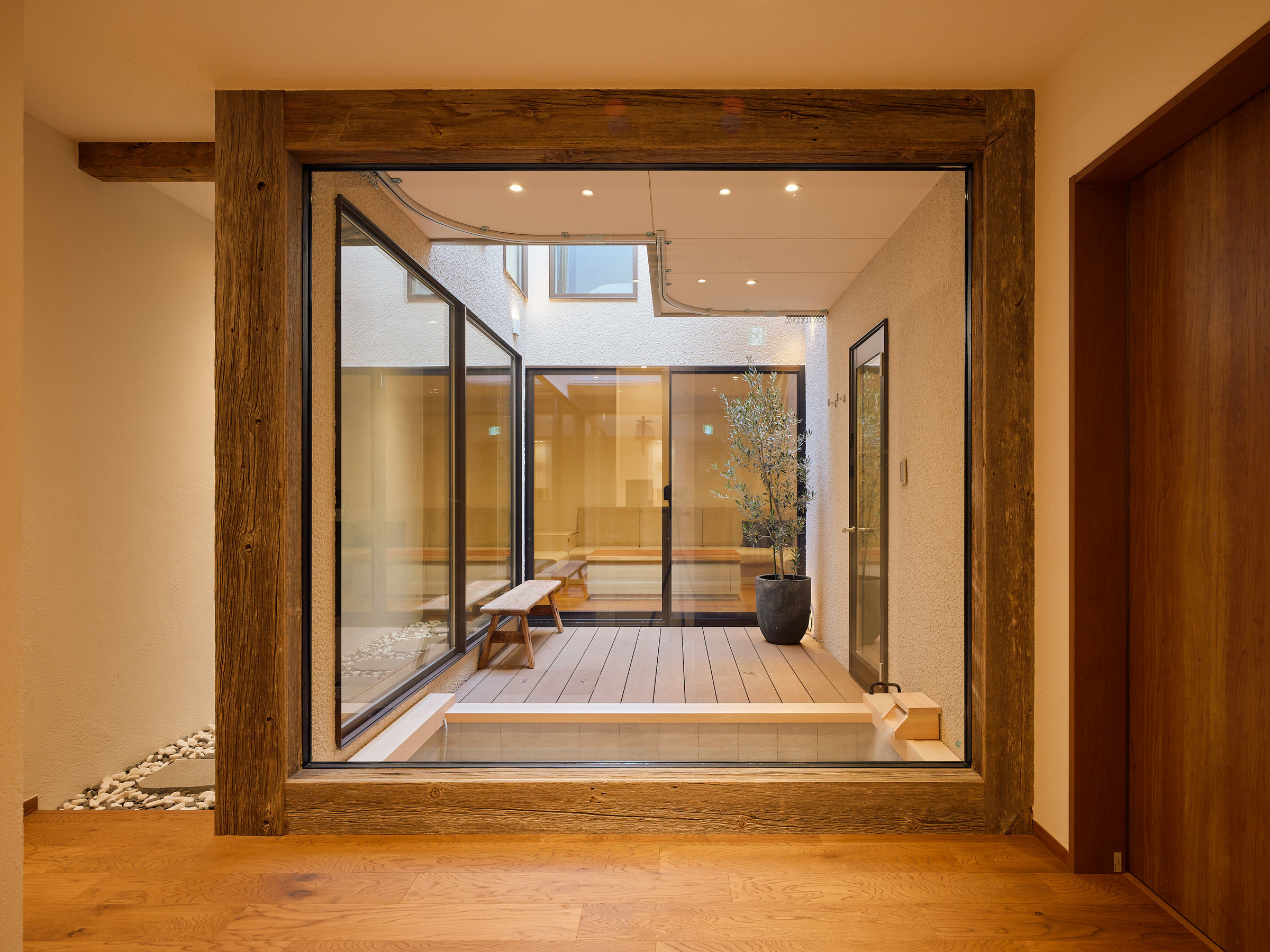 �L�X�Ƃ����o�X���[�������o�}���I�J�[�e���Ŏd�؂鎖���ł��܂�