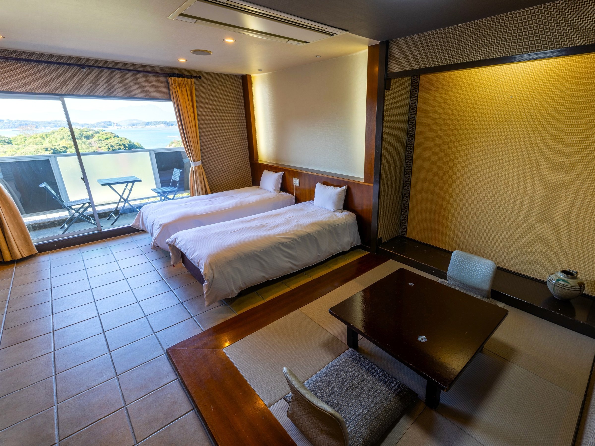 �y�a�m���z������̃X�y�[�X�ƃx�b�h�X�y�[�X�B�\�t�@������̂ŉ߂����₷����Ԃł��B