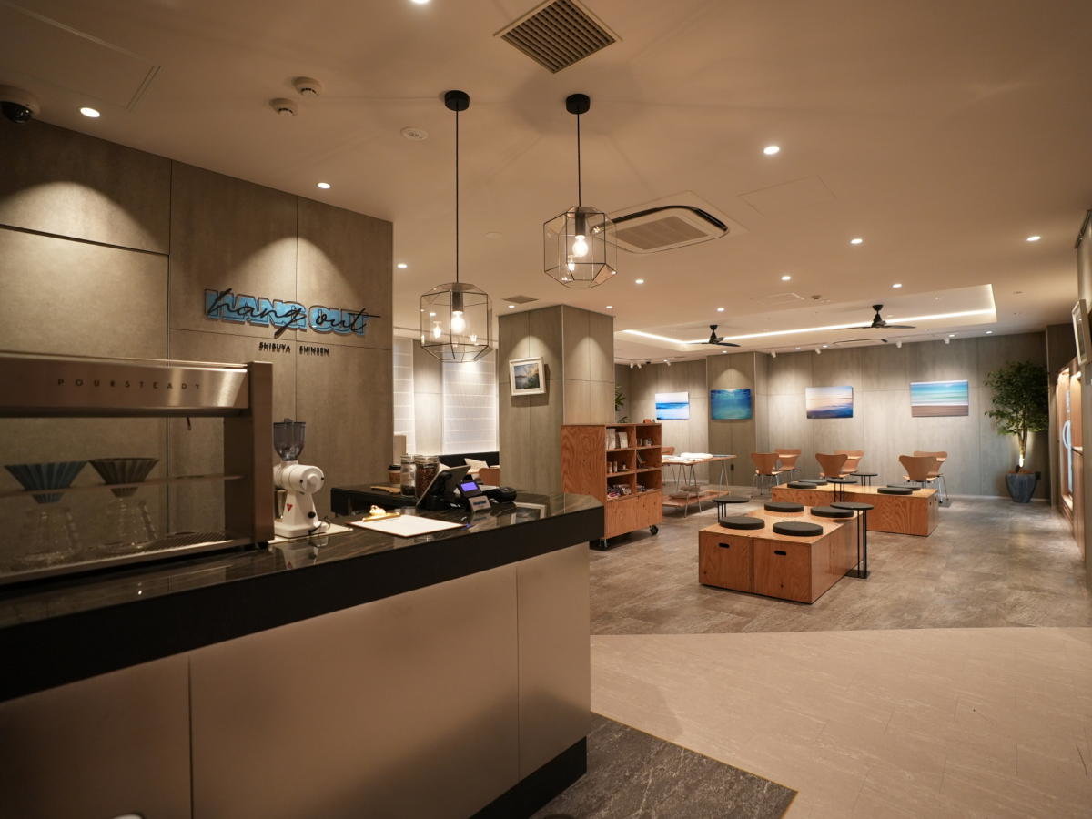 ���E���W