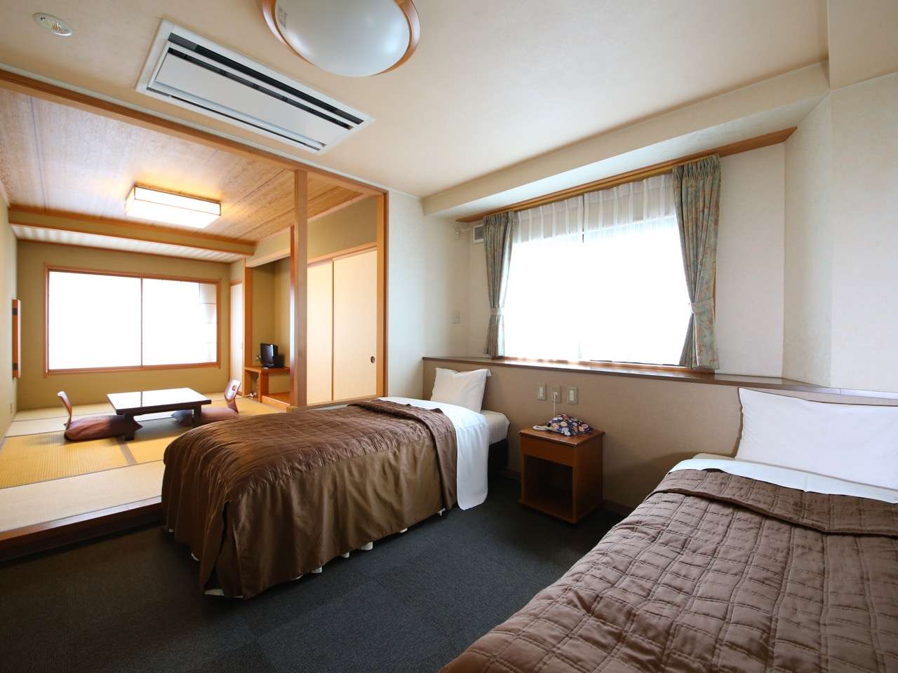 yamV.5@J̊ԁzaƂx݂ɂȂxbh[Ă̂ŁAƂĂKłB