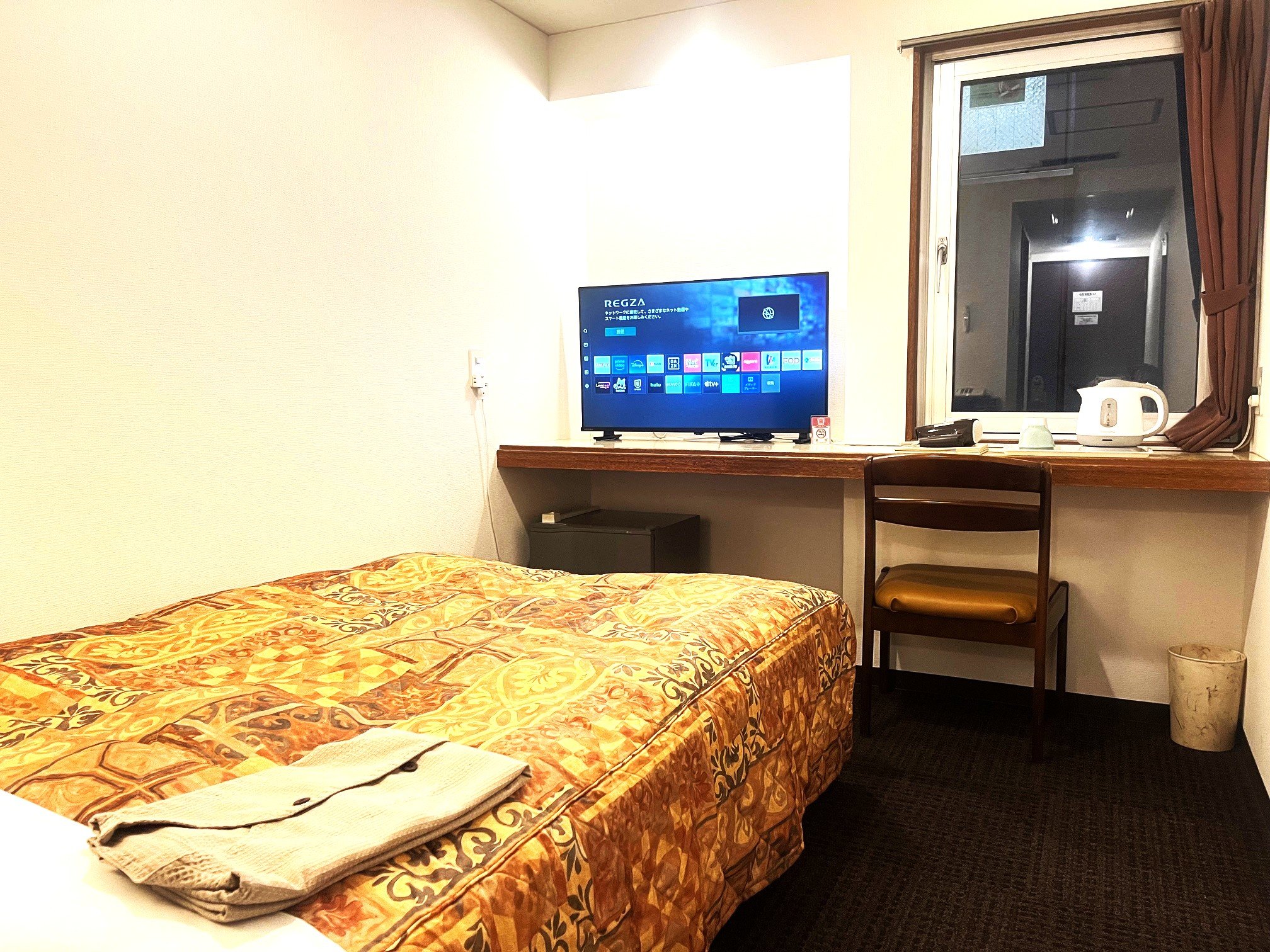 �V���O���E�Z�~�_�u�����[���i4K�Ή�40�^�e���r��ݒu���Ă���܂��j