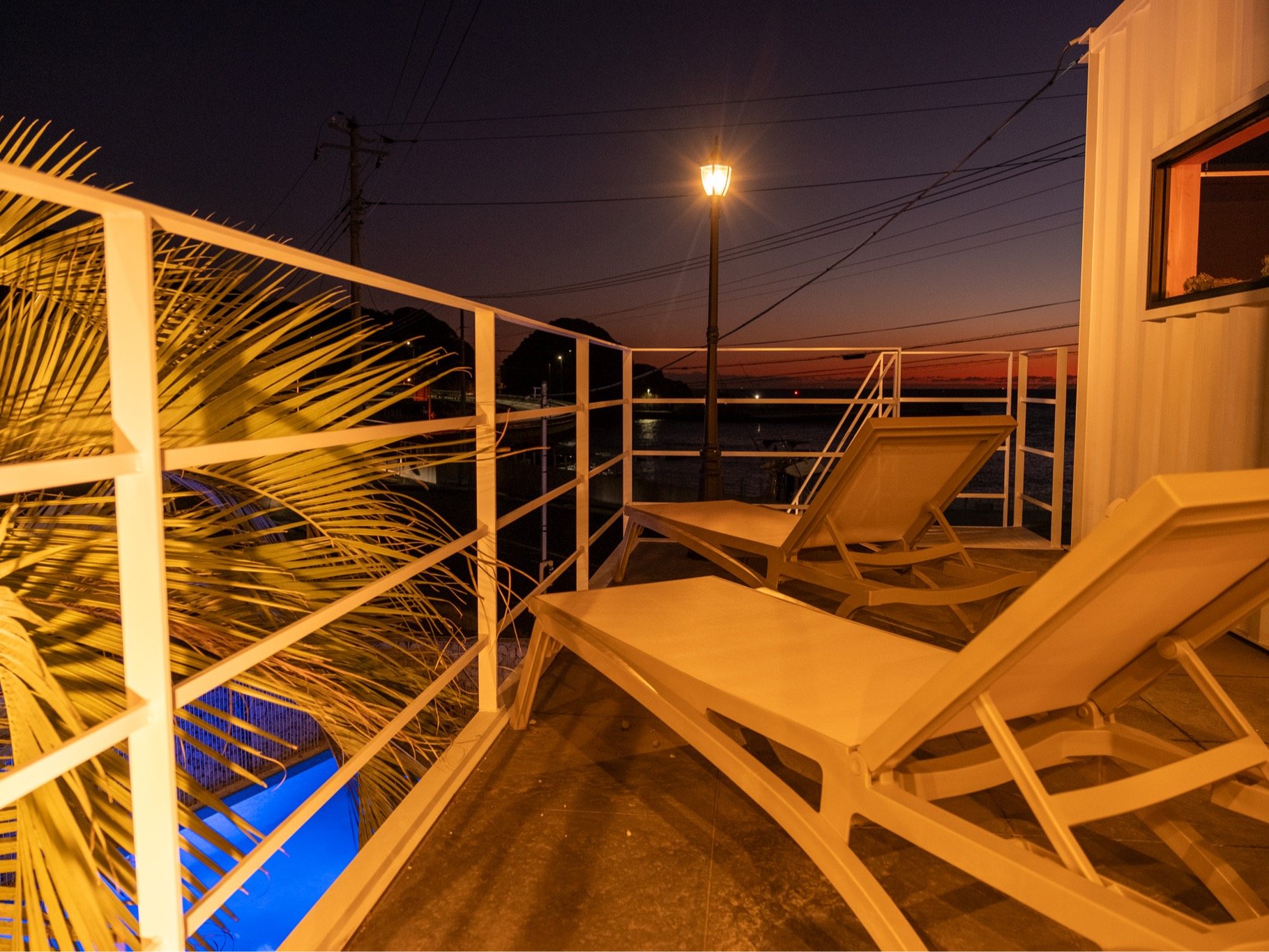 ���[�̗[�����Ƃ炷��i�B�C�݉������ґ�ȑݕʑ��ŁA�S�Ɏc��f���炵���[�i�����y���݂��������B