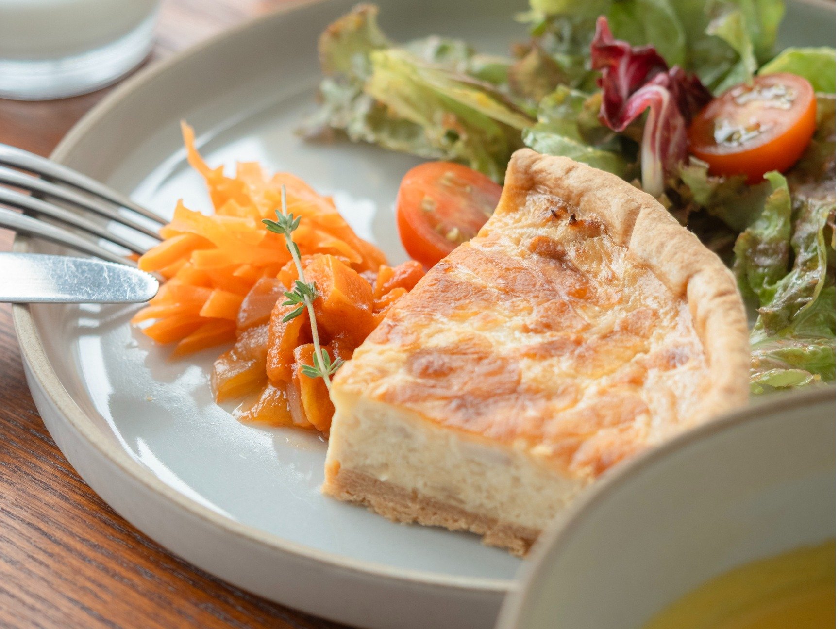 G߂̒Hb2025H_mHZbguӂĂグIWiLbVƏ{̖؂̃|^[Wv